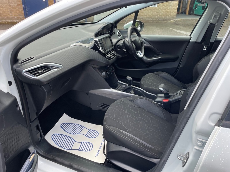 Peugeot 2008 Puretech Active Black #35