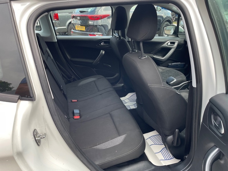 Peugeot 2008 Puretech Active Black #46