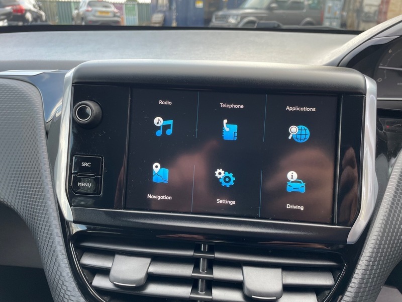 Peugeot 2008 Puretech Active Black #25