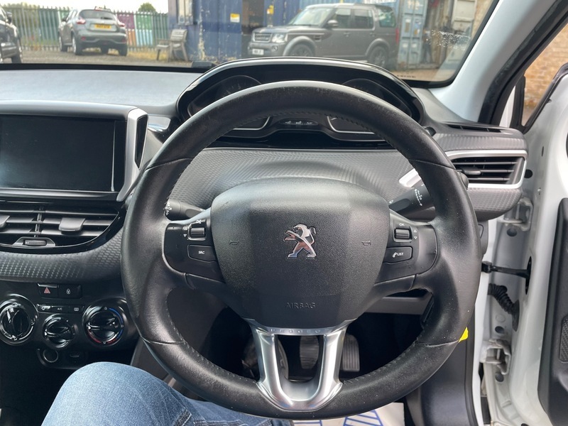 Peugeot 2008 Puretech Active Black #20