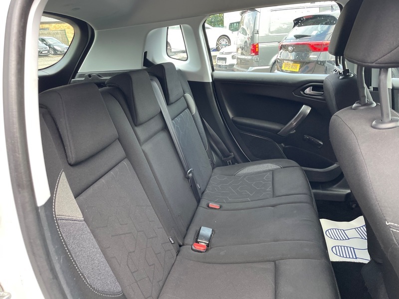 Peugeot 2008 Puretech Active Black #47