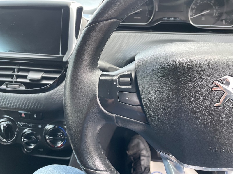 Peugeot 2008 Puretech Active Black #21