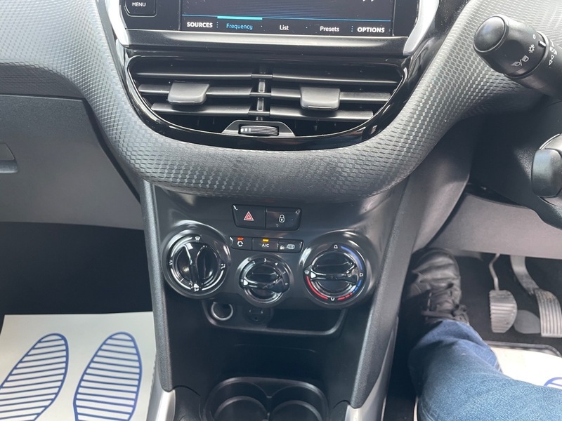 Peugeot 2008 Puretech Active Black #27