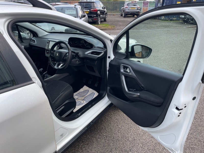 Peugeot 2008 Puretech Active Black #13
