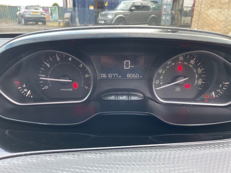 Peugeot 2008 Puretech Active Black #24