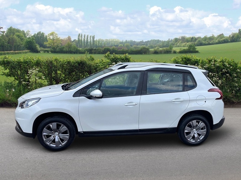 Peugeot 2008 Active White #4