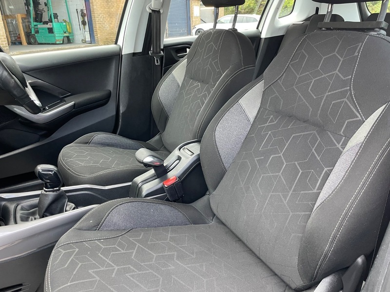 Peugeot 2008 Puretech Active Black #39