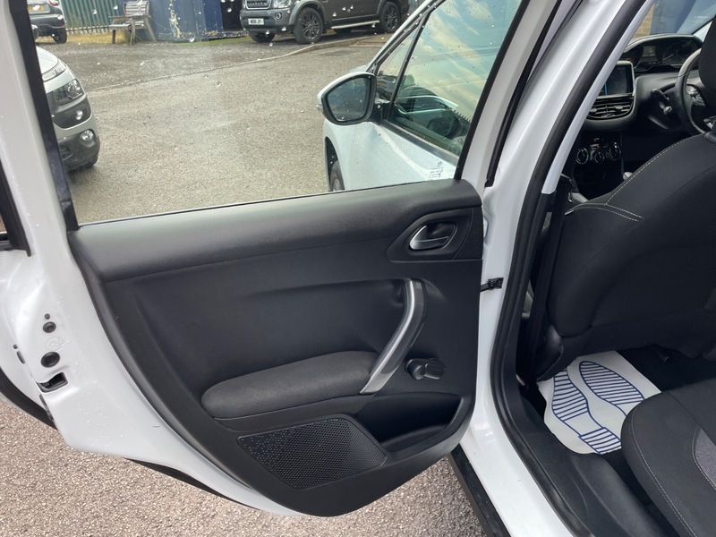 Peugeot 2008 Puretech Active Black #41