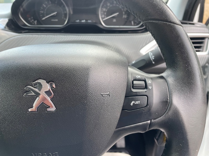 Peugeot 2008 Puretech Active Black #22