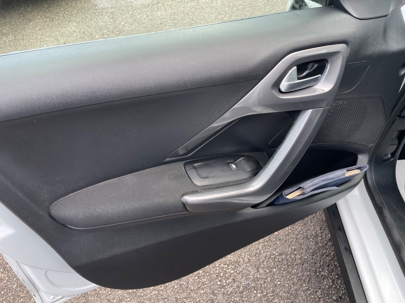 Peugeot 2008 Puretech Active Black #36