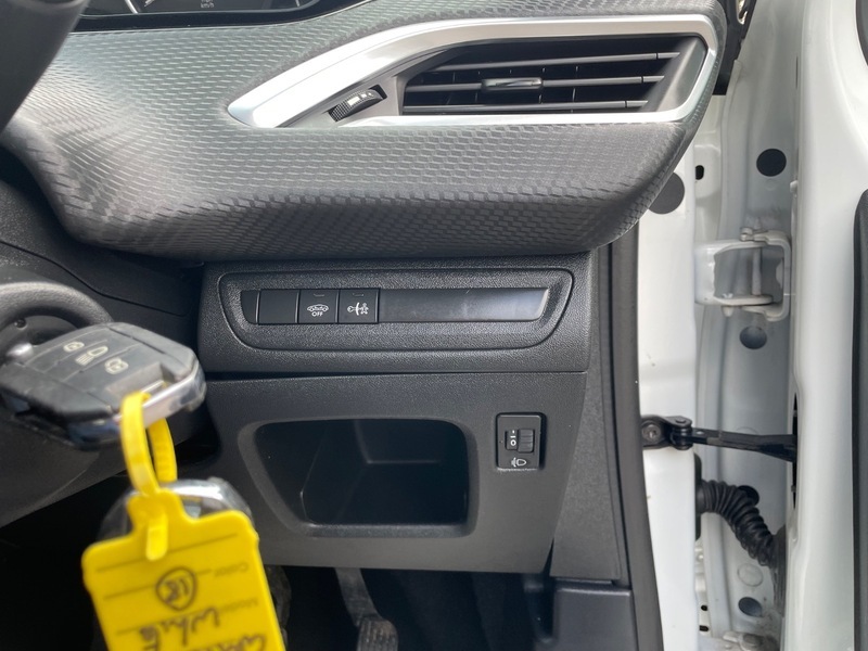 Peugeot 2008 Puretech Active Black #23