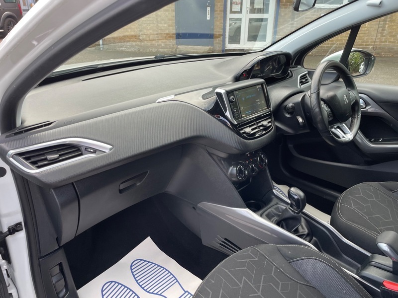 Peugeot 2008 Puretech Active Black #37
