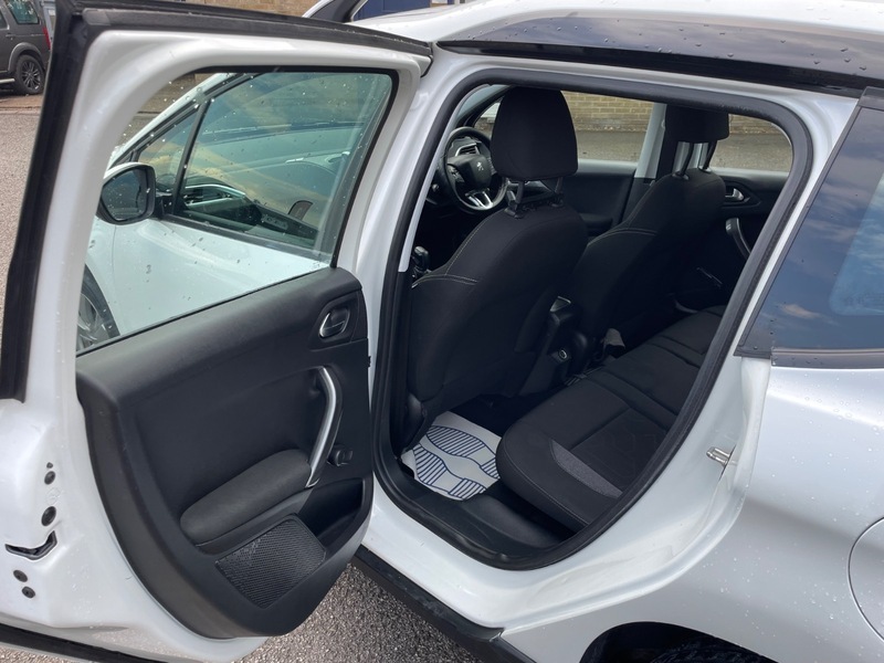 Peugeot 2008 Puretech Active Black #40