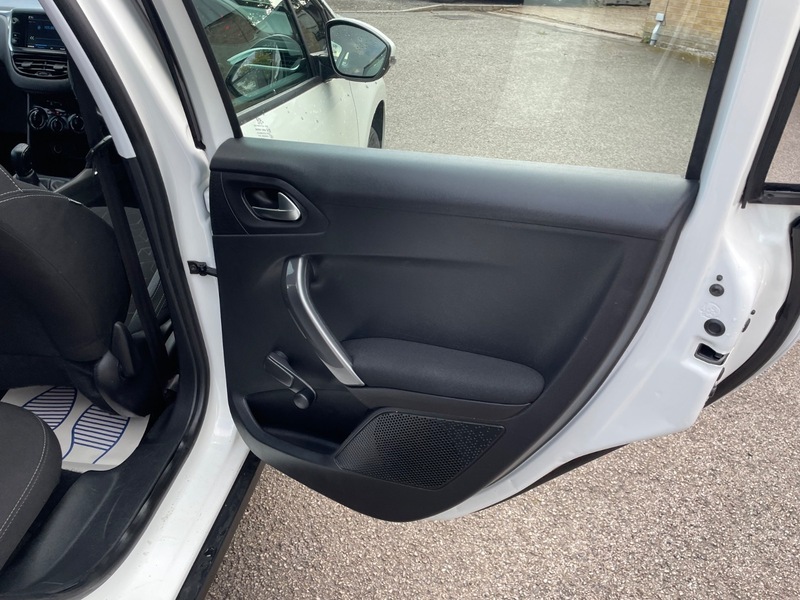 Peugeot 2008 Puretech Active Black #45