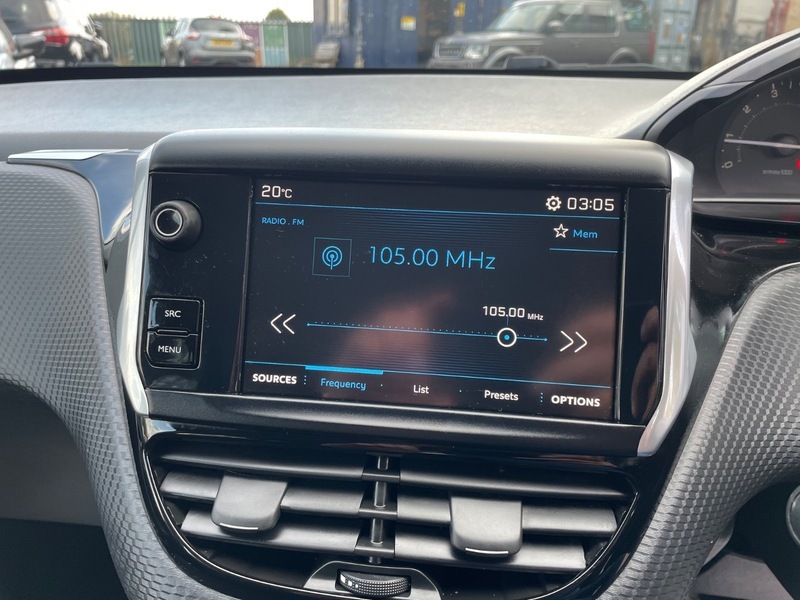 Peugeot 2008 Puretech Active Black #26