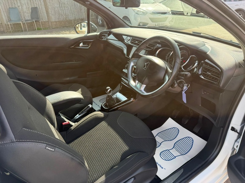 DS DS 3 1.6 Bluehdi 120 Prestige Green #23