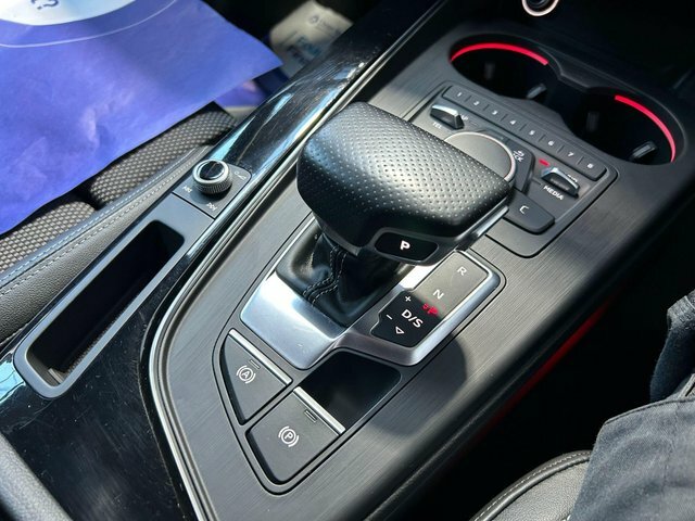 Audi A4 Avant Sport Black #32