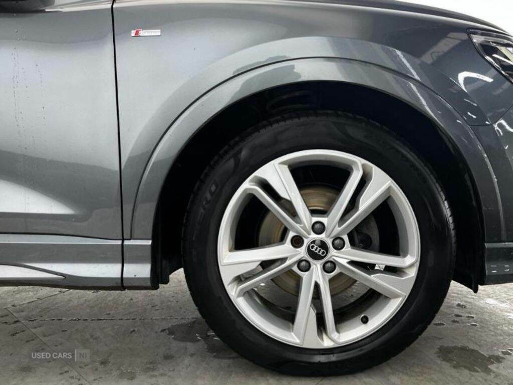 Audi Q3 35 Tfsi S Line S Tronic Black #6