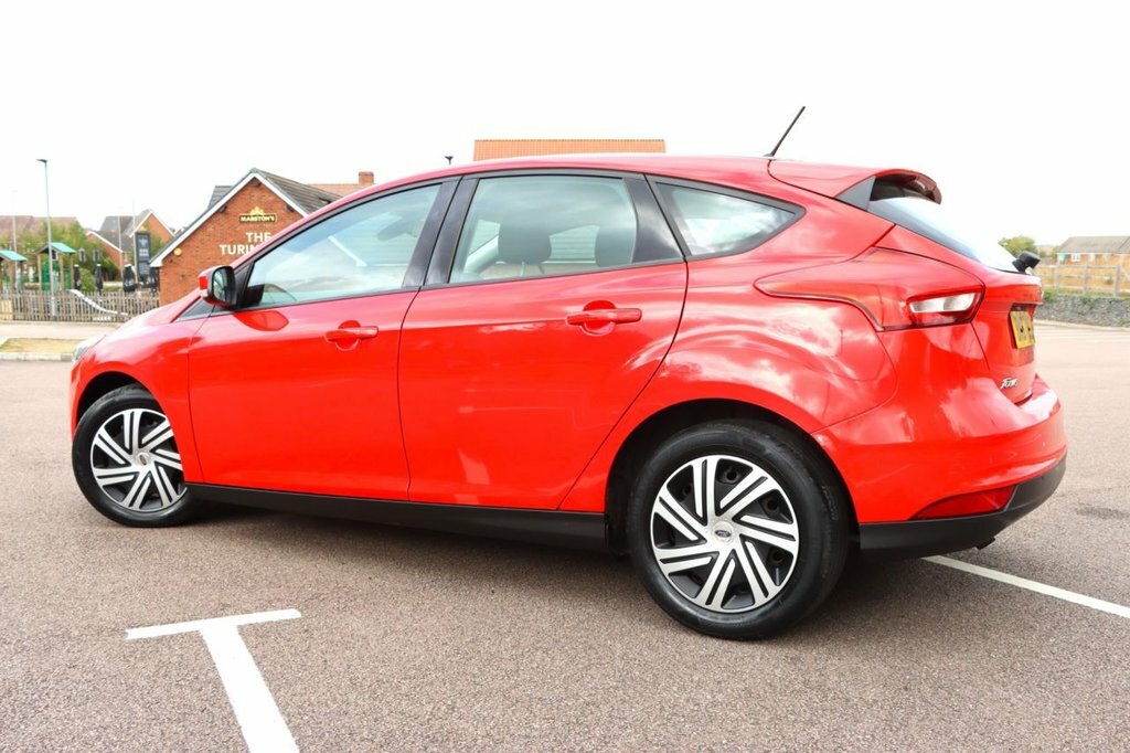 Ford Focus 1.5L Style BK67DZZ Red #4