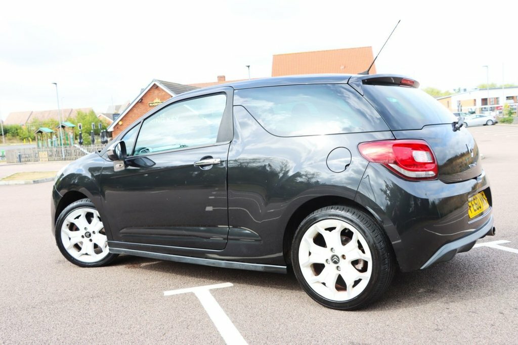Citroen DS3 1.6L White Black #4