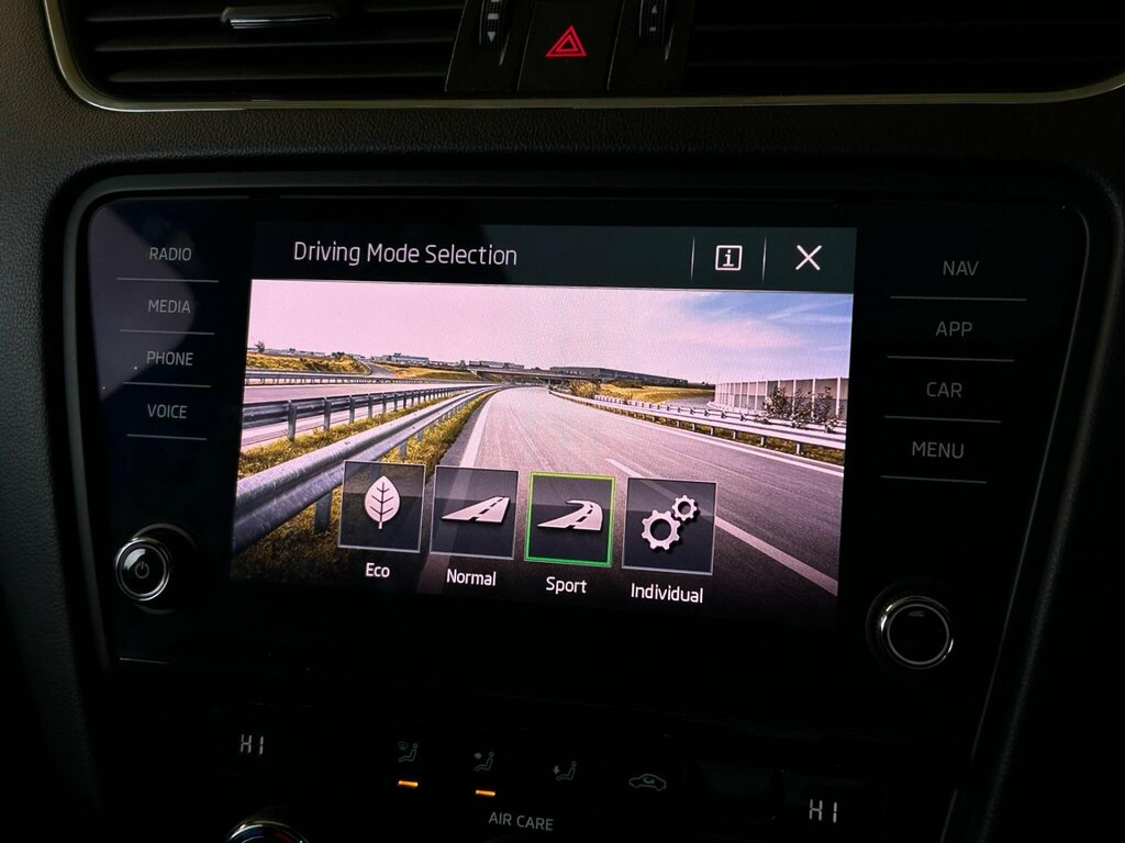 Skoda Octavia 1.6 Tdi Se Technology Black #25