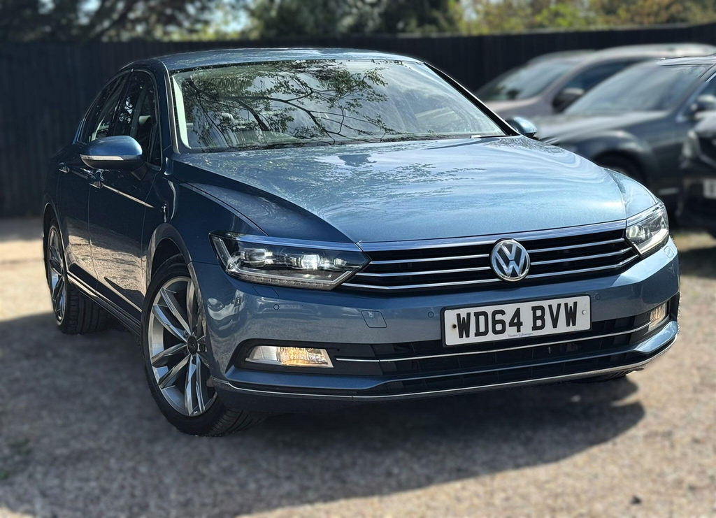 Volkswagen Passat 1.6 Tdi Se White #7