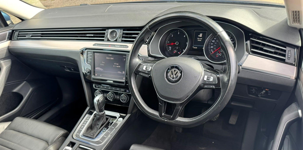 Volkswagen Passat 1.6 Tdi Se White #40