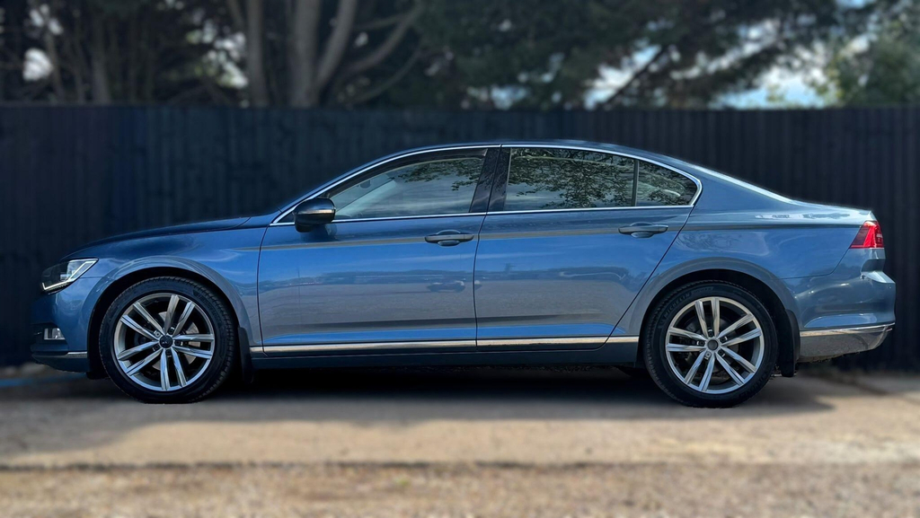 Volkswagen Passat 1.6 Tdi Se White #21