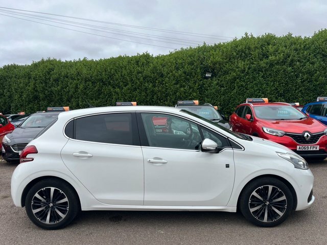Peugeot 208 2019 1.2 Puretech Tech Edition Hatchback Petro White #2