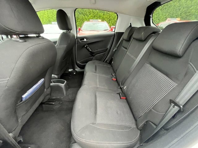 Peugeot 208 Hatchback 1.2 Active #8