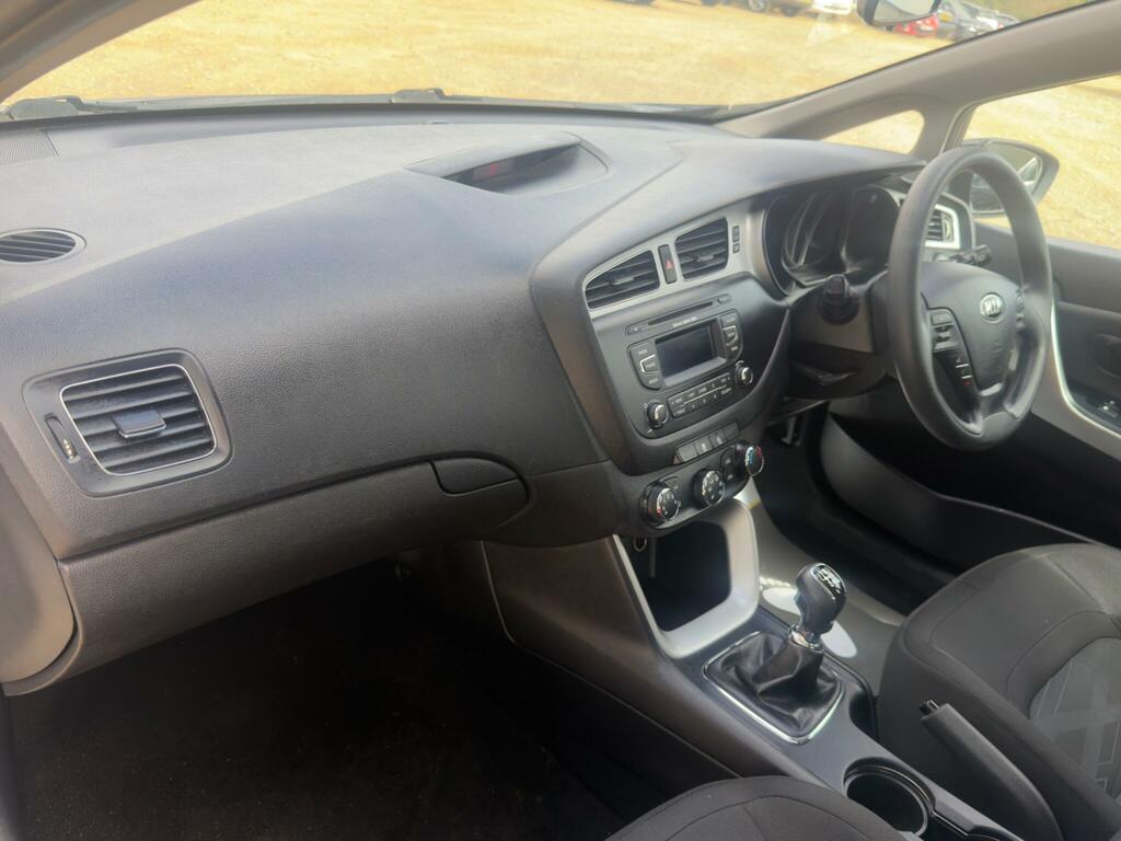 Kia Ceed 1.6 Crdi Ecodynamics 3 Euro 5 Ss Red #39