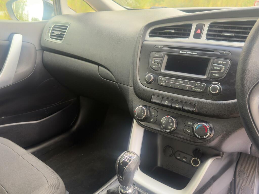 Kia Ceed 1.6 Crdi Ecodynamics 3 Euro 5 Ss Red #14
