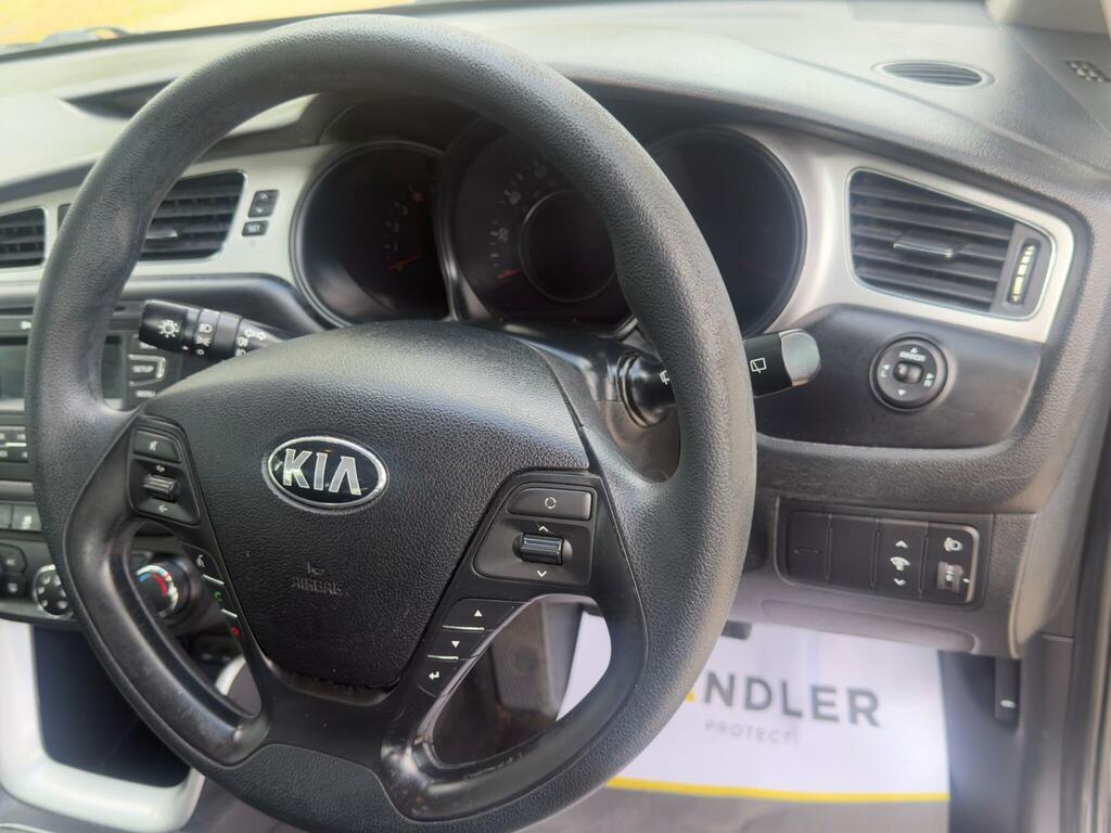 Kia Ceed 1.6 Crdi Ecodynamics 3 Euro 5 Ss Red #17