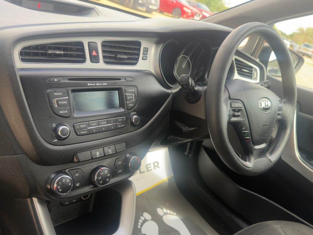 Kia Ceed 1.6 Crdi Ecodynamics 3 Euro 5 Ss Red #40