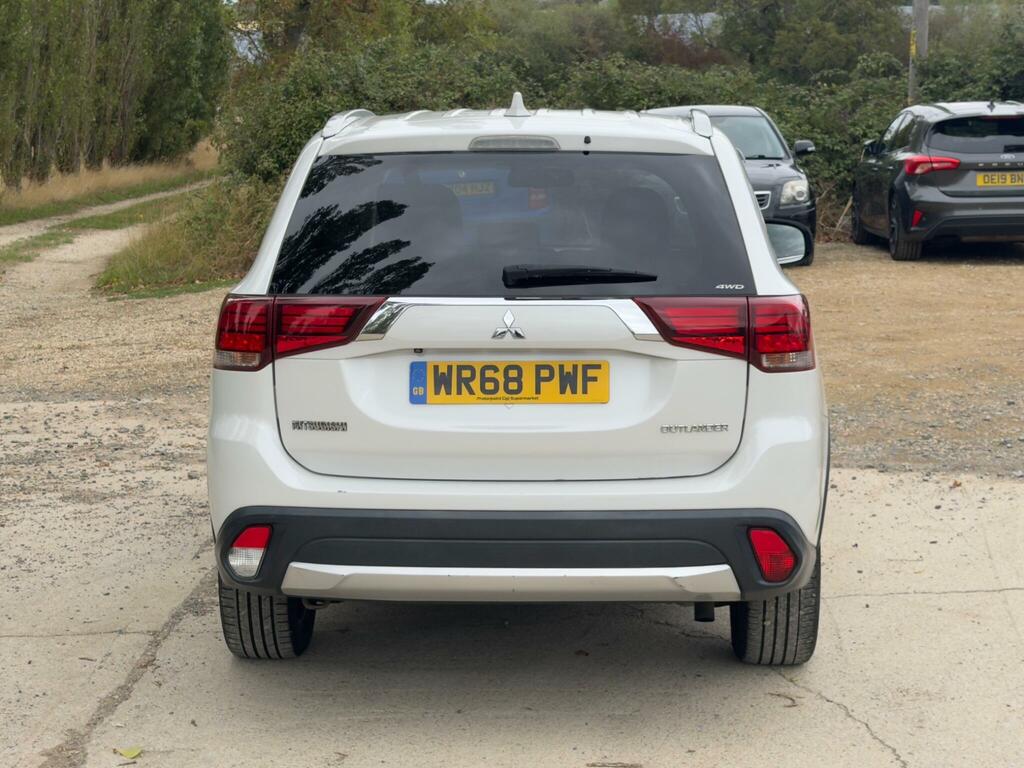 Mitsubishi Outlander Juro White #4