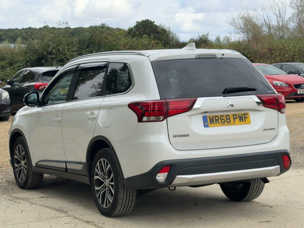 Mitsubishi Outlander Juro White #5