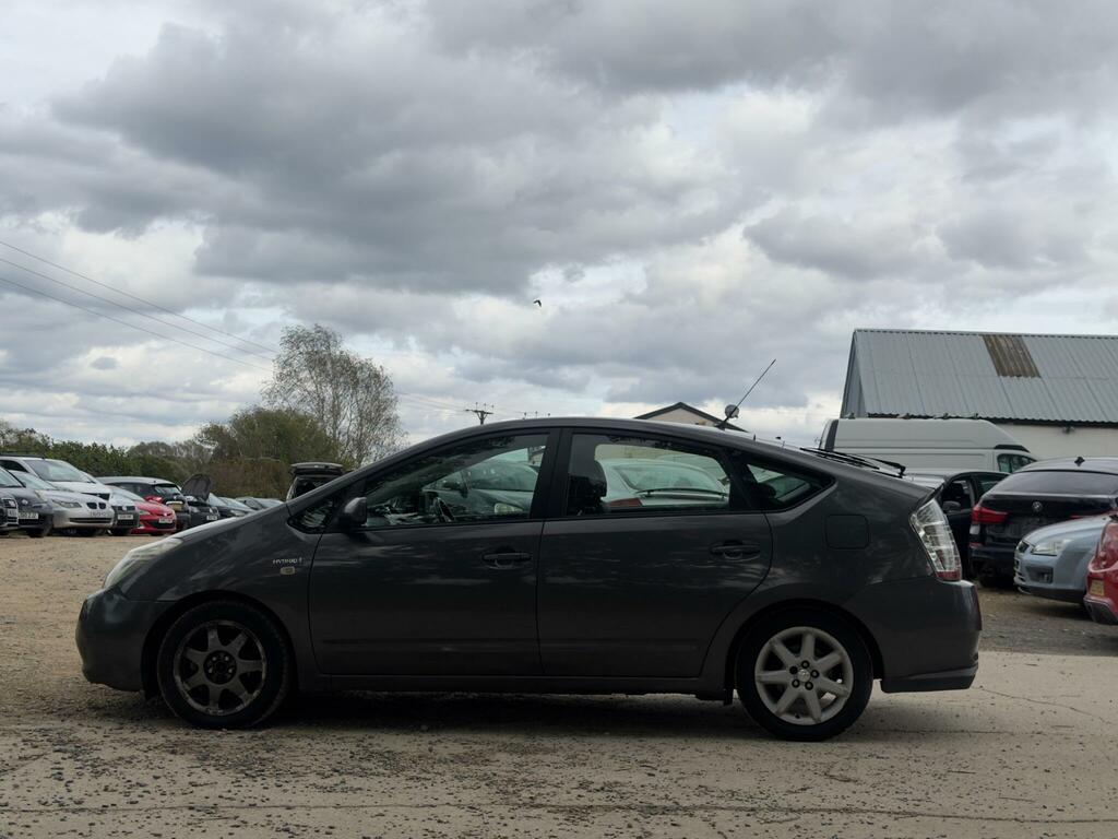 Toyota Prius 1.5 T Spirit Cvt Grey #4