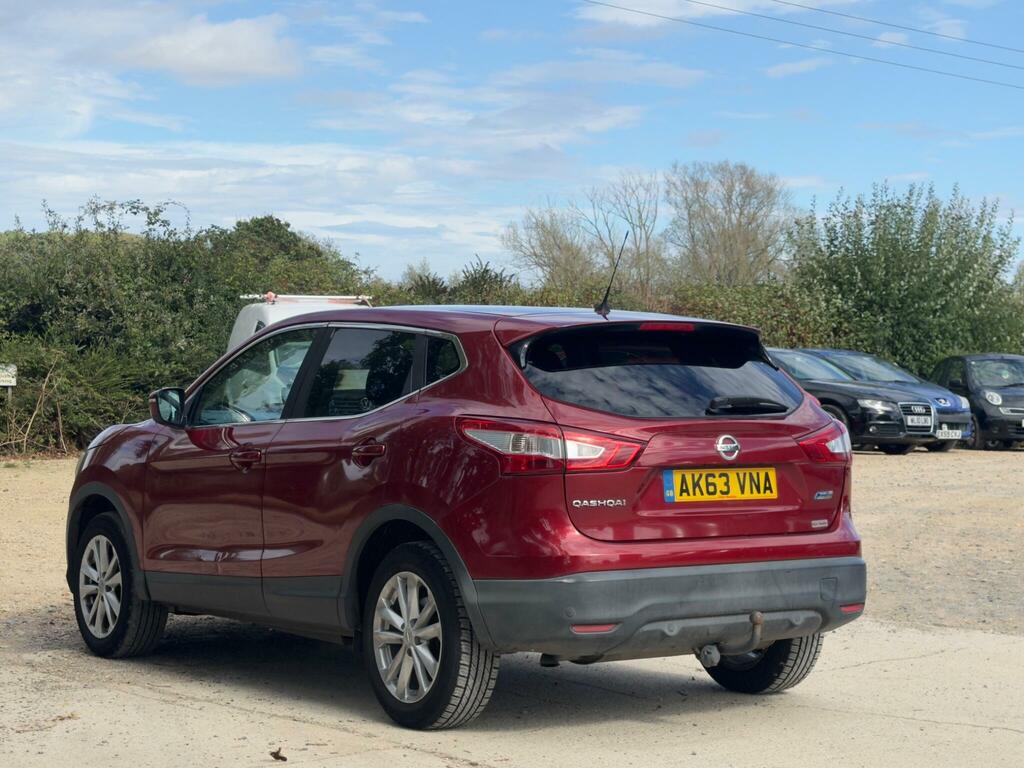 Nissan Qashqai Acenta Premium Red #5