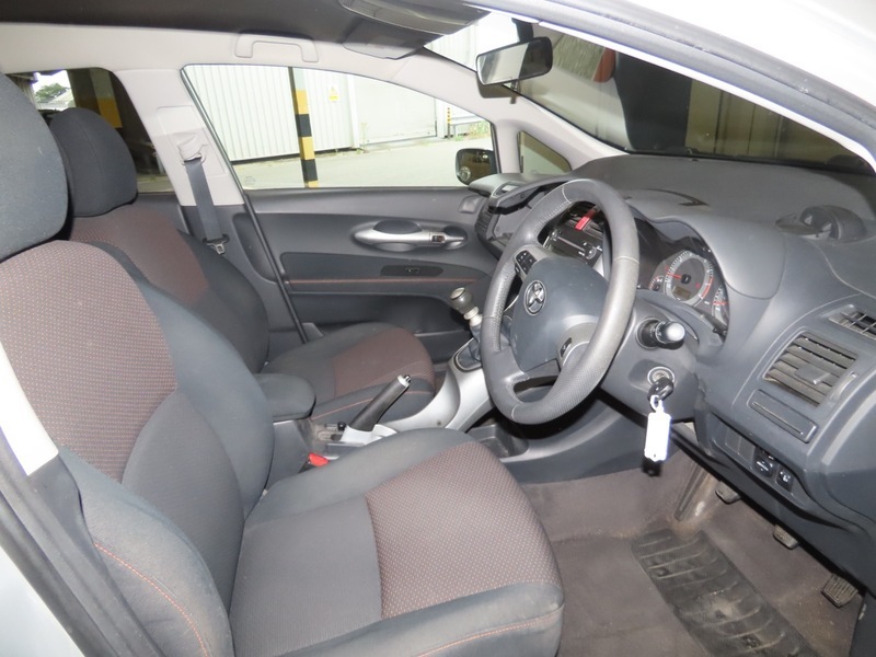 Toyota Auris 1.6 V-matic Sr Black #7