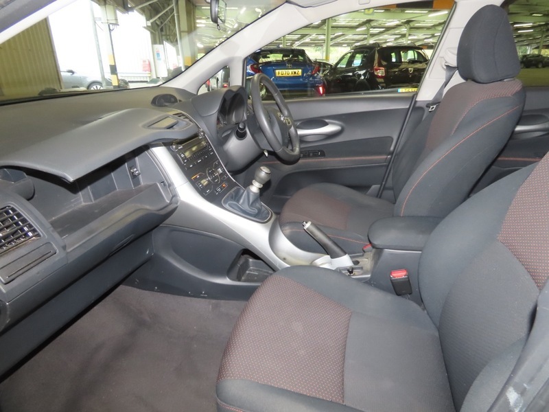 Toyota Auris 1.6 V-matic Sr Black #10