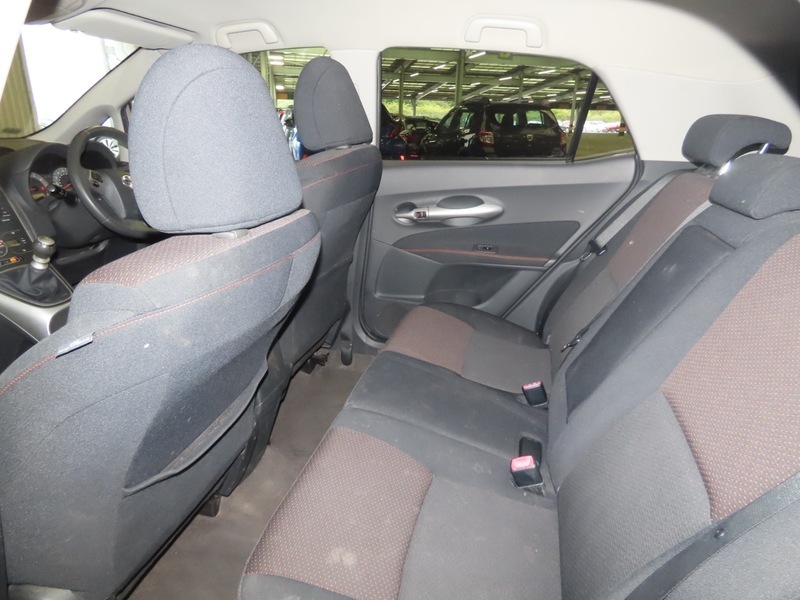 Toyota Auris 1.6 V-matic Sr Black #8