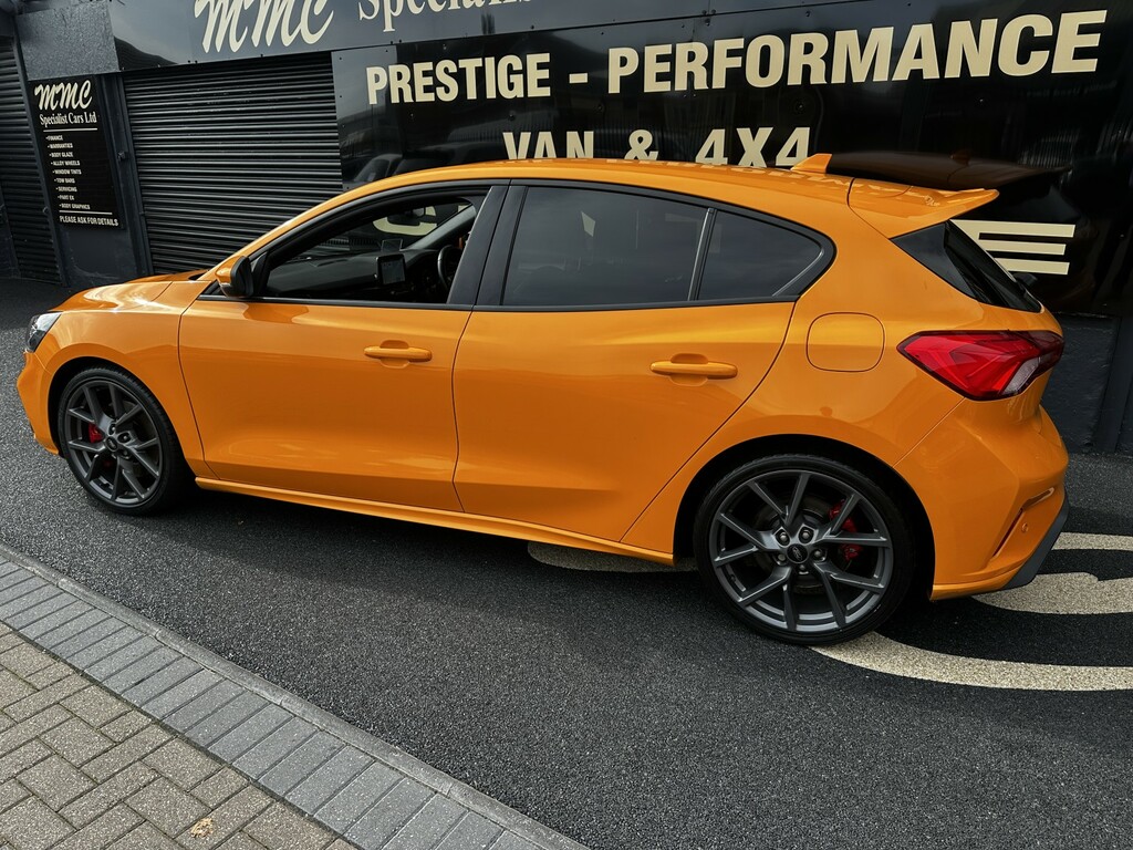 Ford Focus Hatchback 2.3 T Ecoboost St 201969 SV69RNO Orange #2