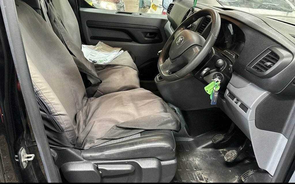 Toyota PROACE 1.5L Icon 6Dr Black #3