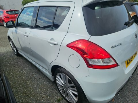 Suzuki Swift Sport White #5