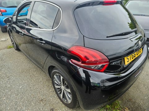 Peugeot 208 Puretech Active White #6