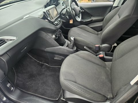 Peugeot 208 Puretech Active White #11