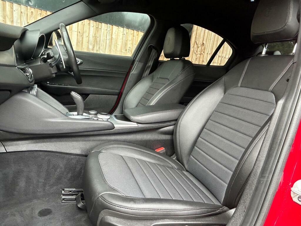 Alfa Romeo Giulia 2.0T Sprint Euro 6 S S Red #4