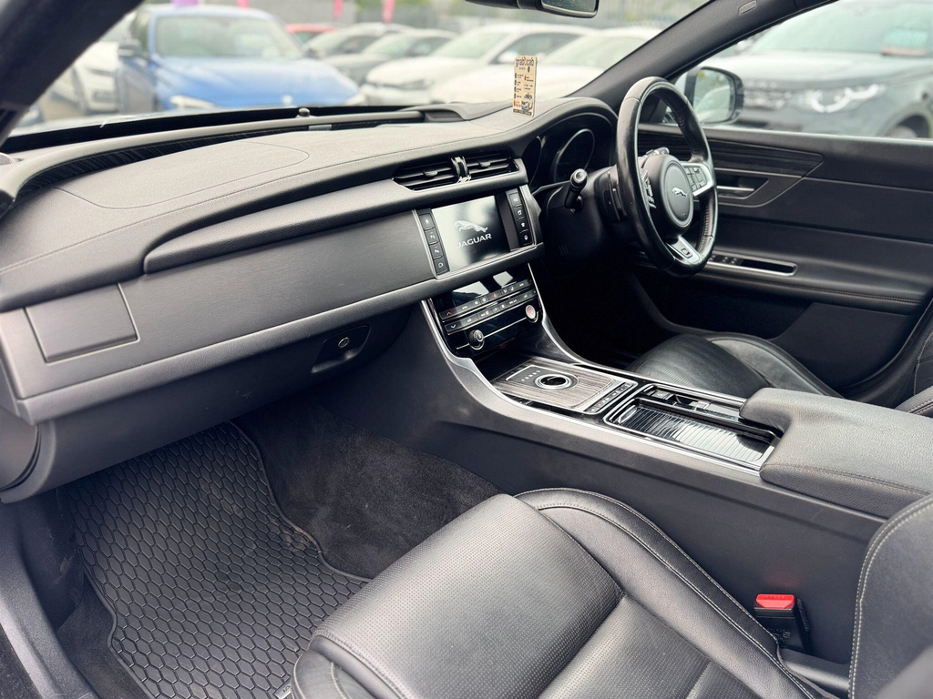 Jaguar XF Automatic White #15