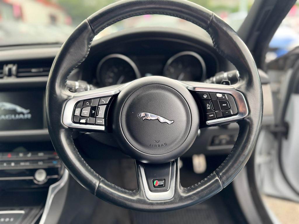 Jaguar XF Automatic White #24