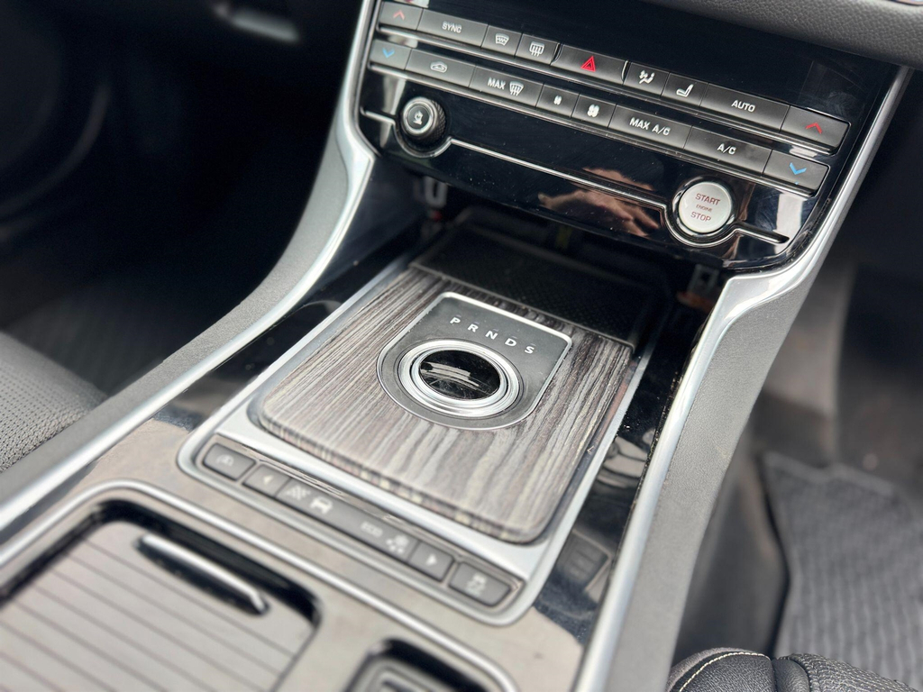 Jaguar XF Automatic White #14